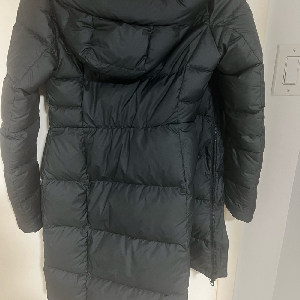 The North Face Metropolis Parka - colour is TNF Black - Picture 2 of 2